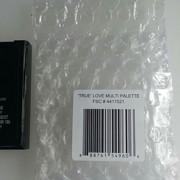 New.  Multi Palette by Avon - Picture 6 of 6